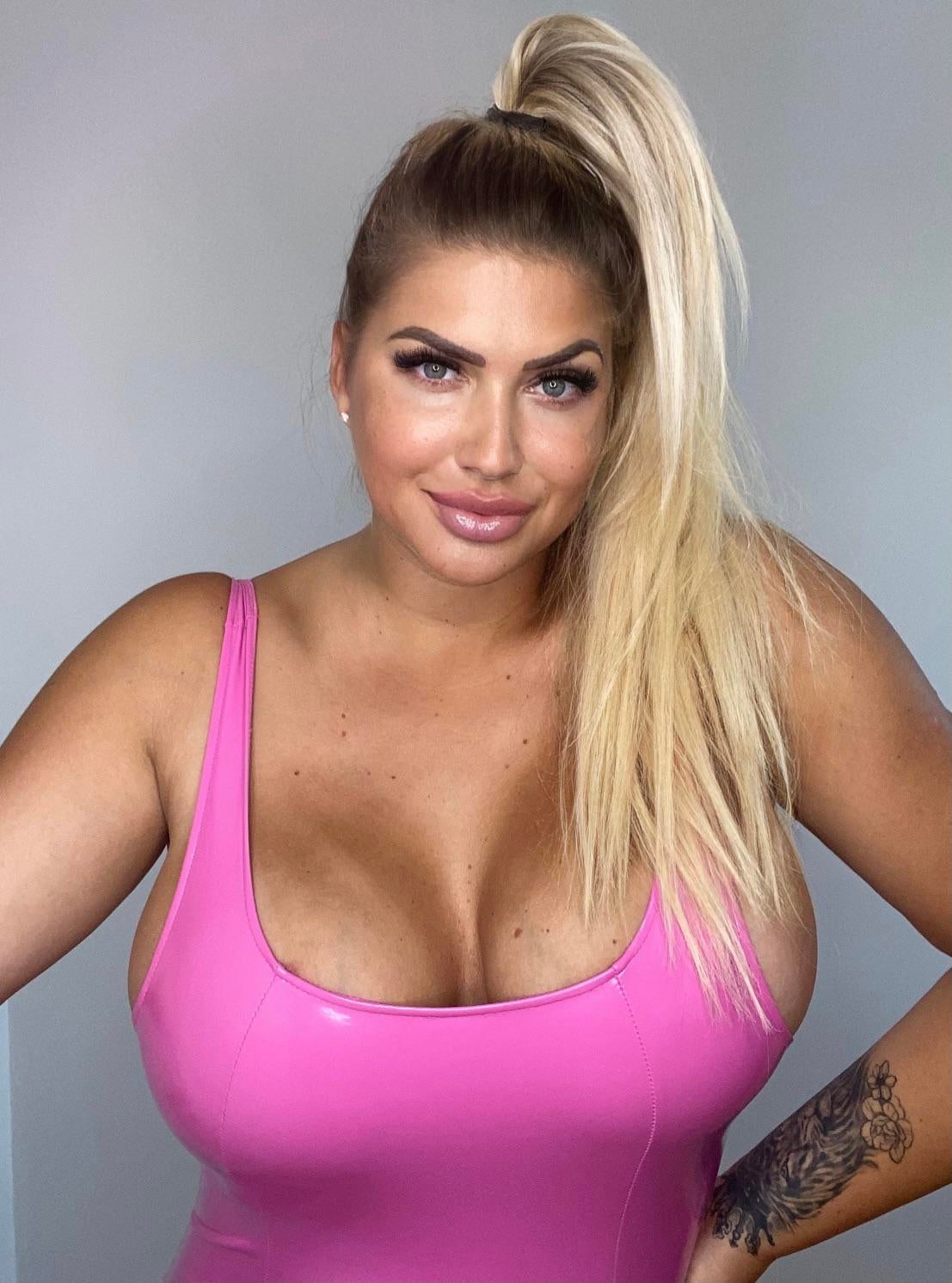 busty53_079