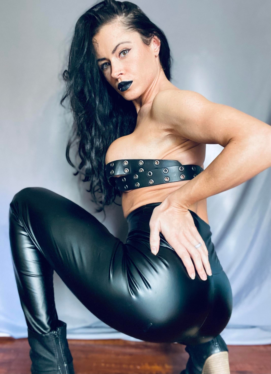 girlsinlatexleather4_049