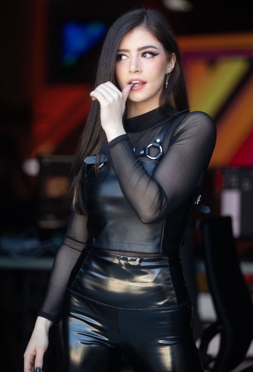 girlsinlatexleather5_054