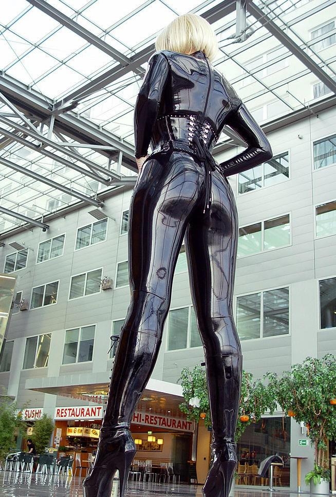 girlsinlatexleather6_055