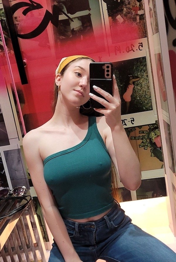braless23_016