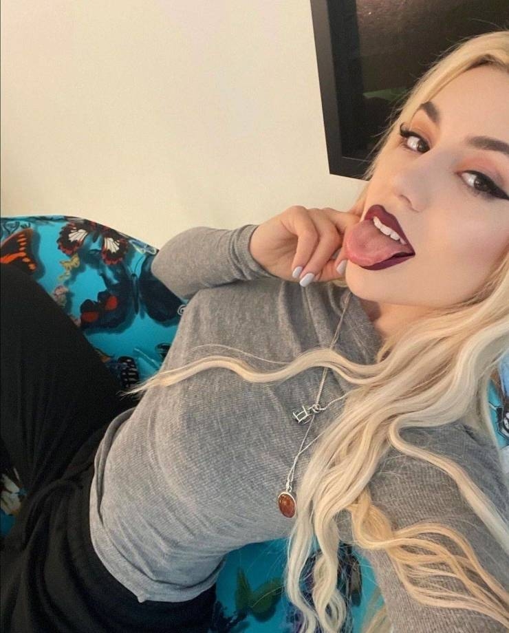 braless23_061