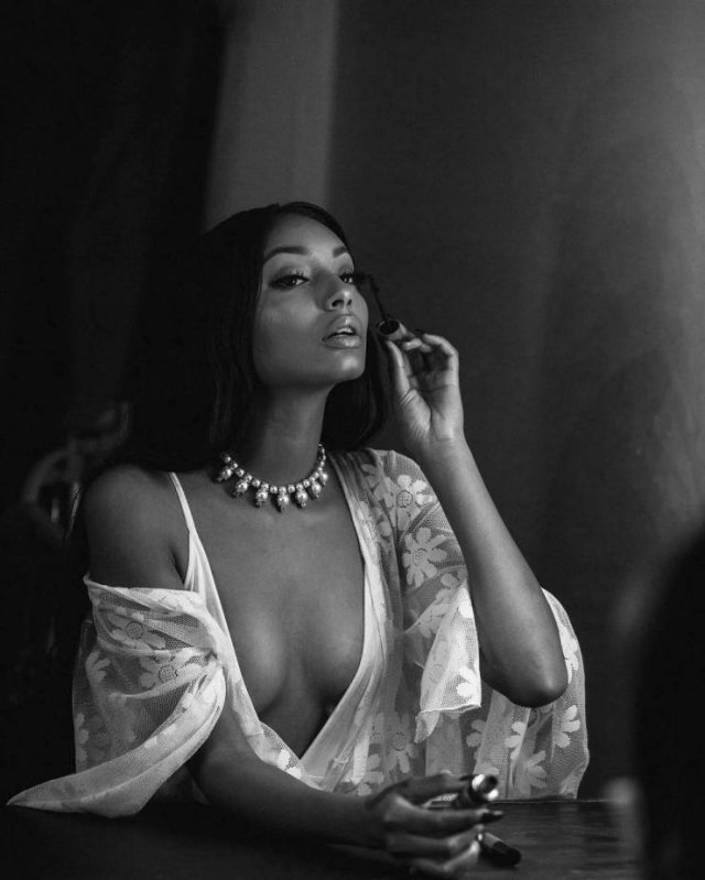 braless27_073