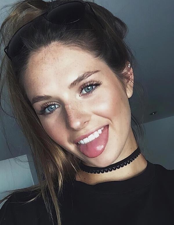 girlswithchokers_010