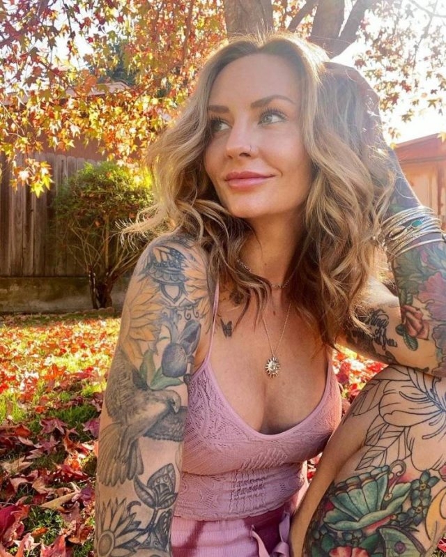tattoogirls17_012