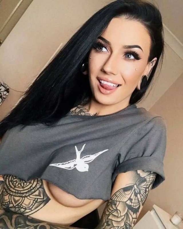 tattoogirls17_048