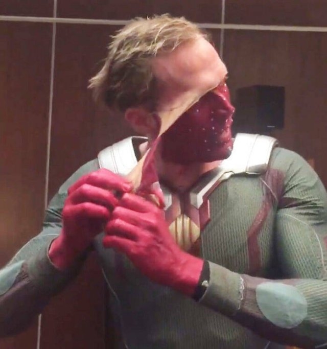 behindscenesmarvel_013