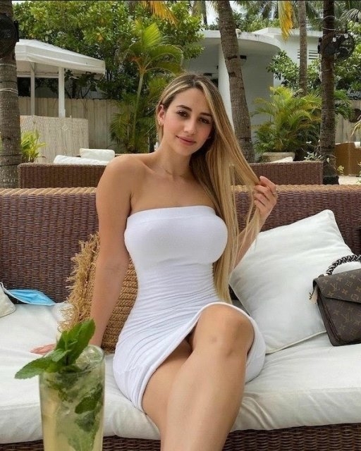 braless11_055
