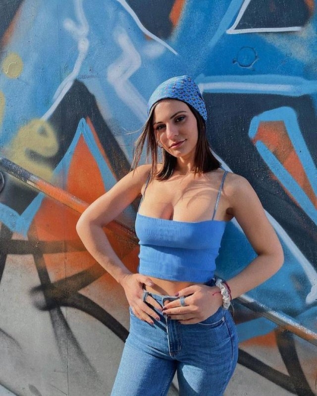 braless12_053