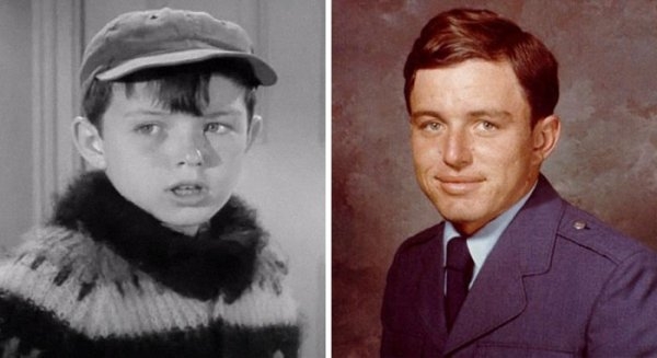 formeractorswholeft_020 formeractorswholeft_020