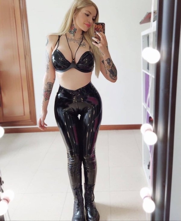 girlsinlatexleather2_016