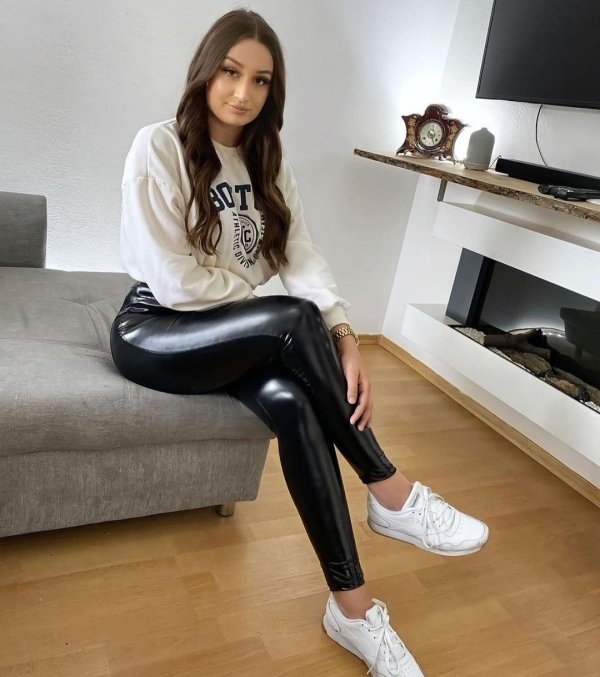 girlsinlatexleather2_028
