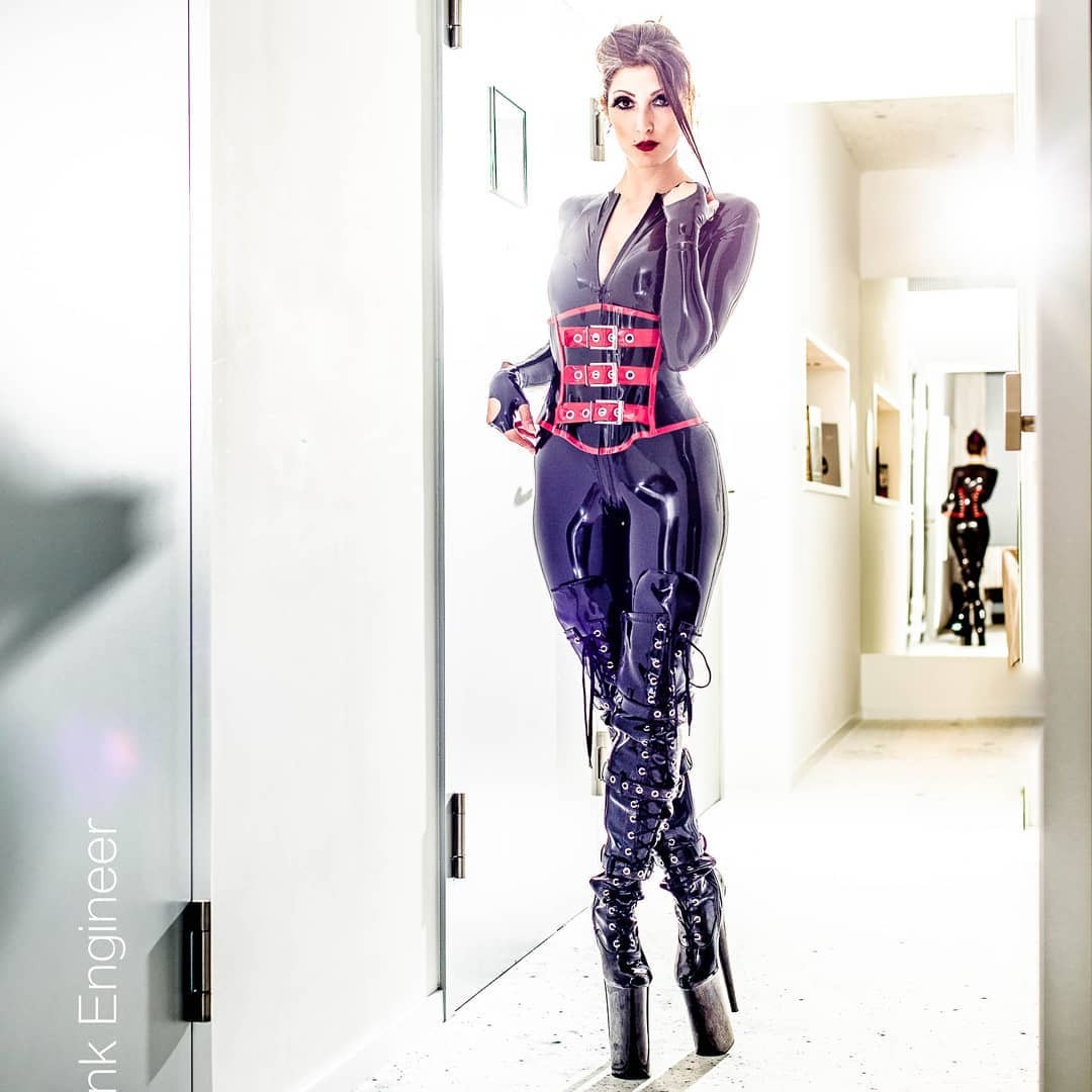 girlsinlatexleather2_049