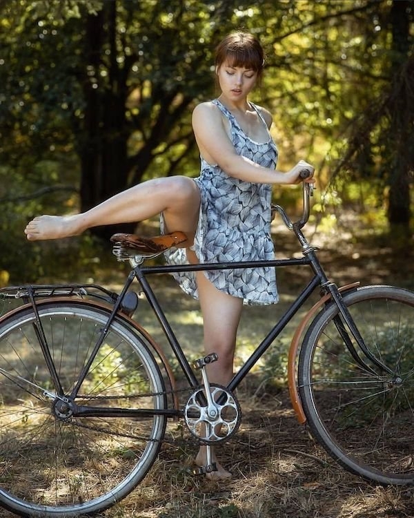 girlsonbicycles2_022