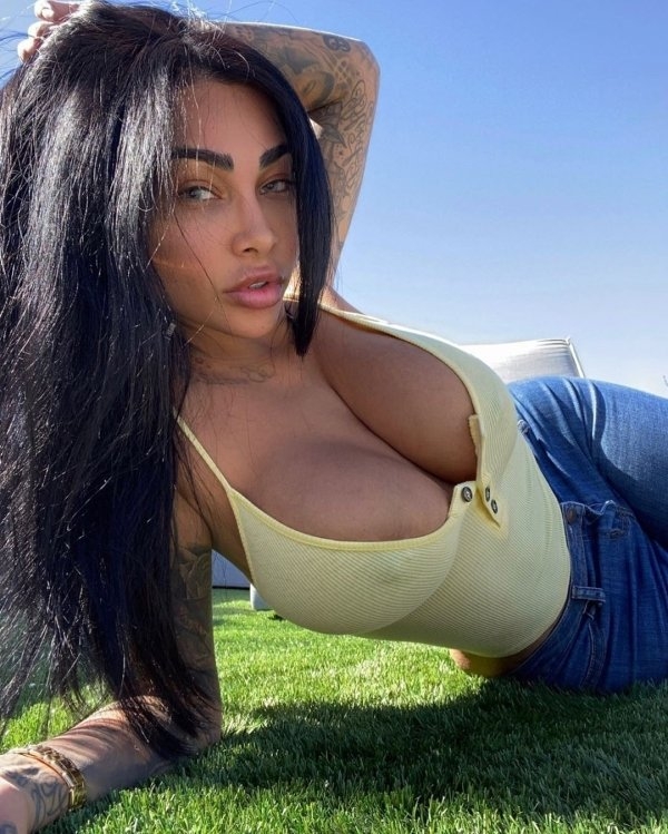 voluptuousladies19_052