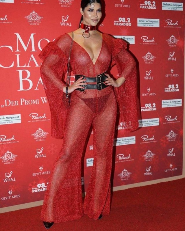 braless28_070