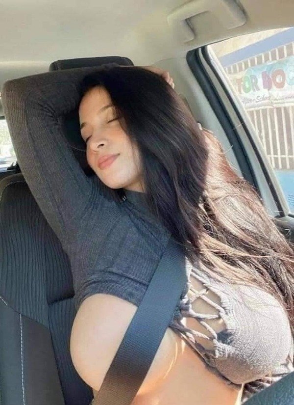 braless29_057