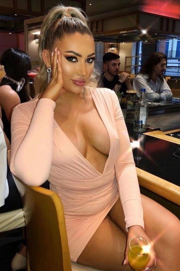 braless29_076