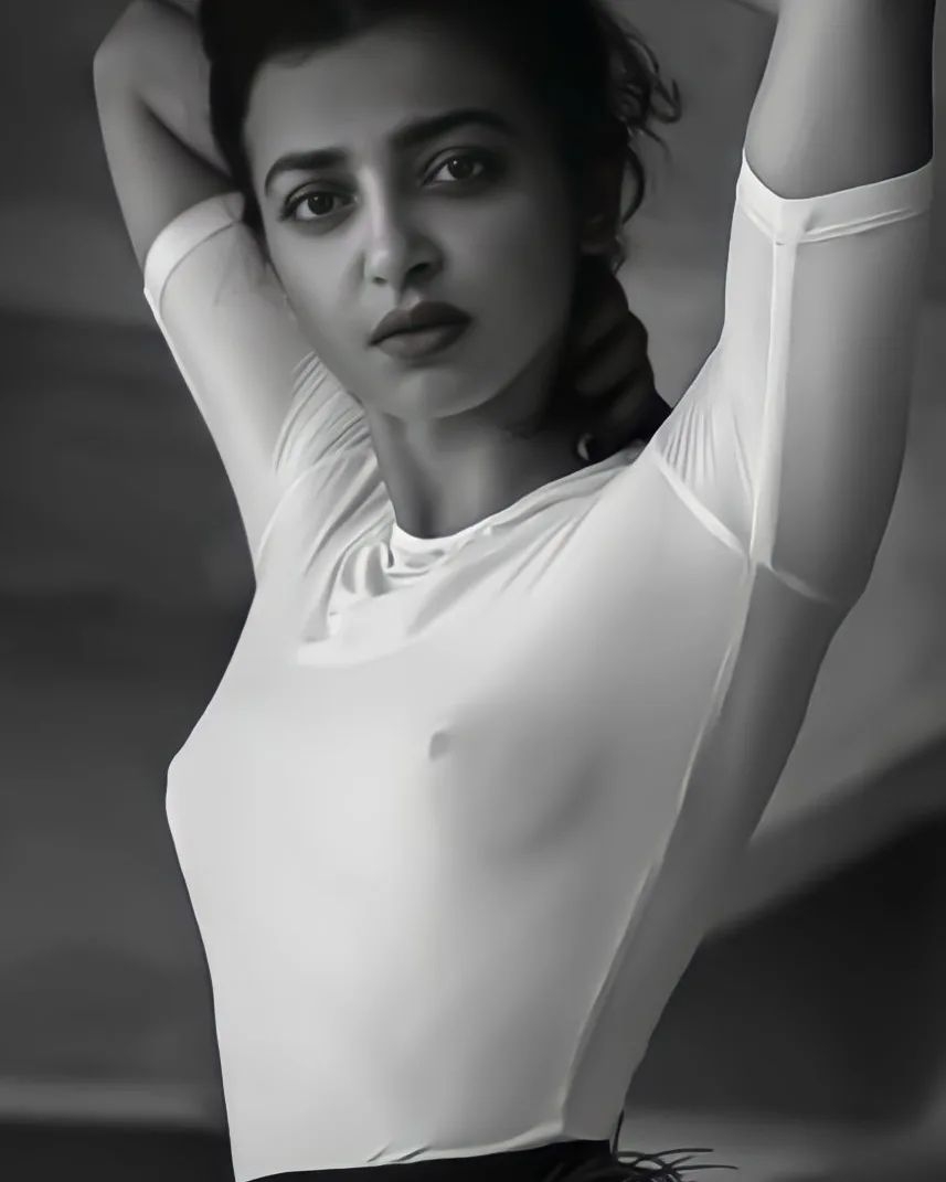 braless30_078