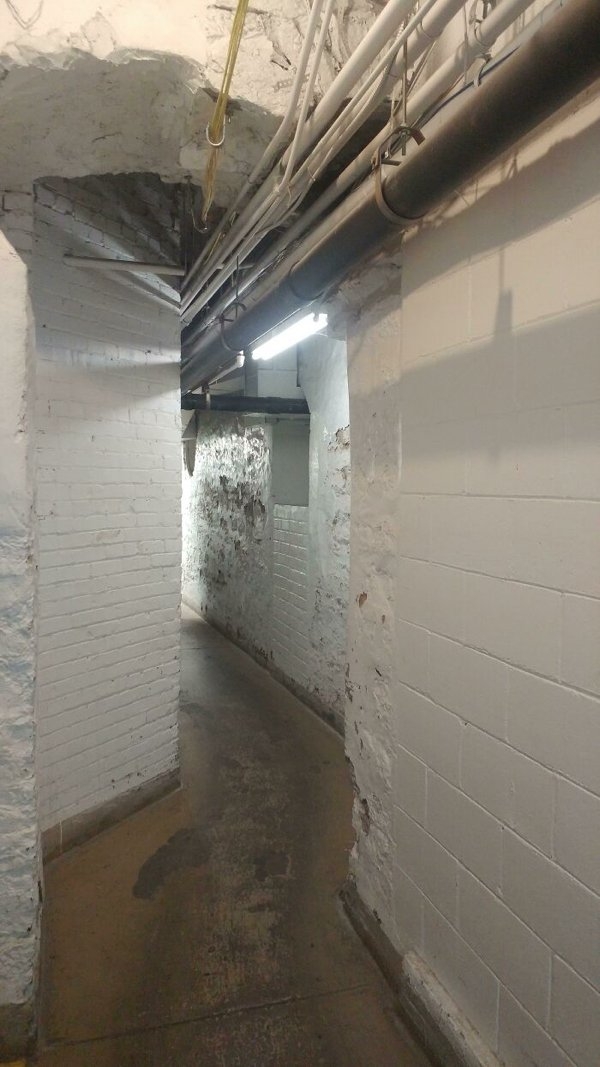 creepyhallways_001