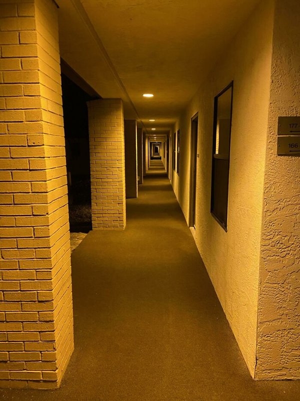 creepyhallways_009