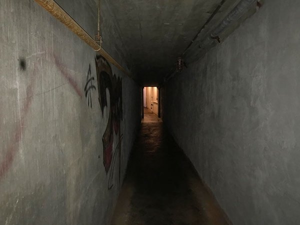 creepyhallways_017