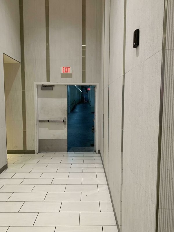 creepyhallways_018