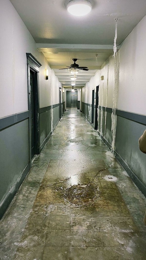 creepyhallways_027