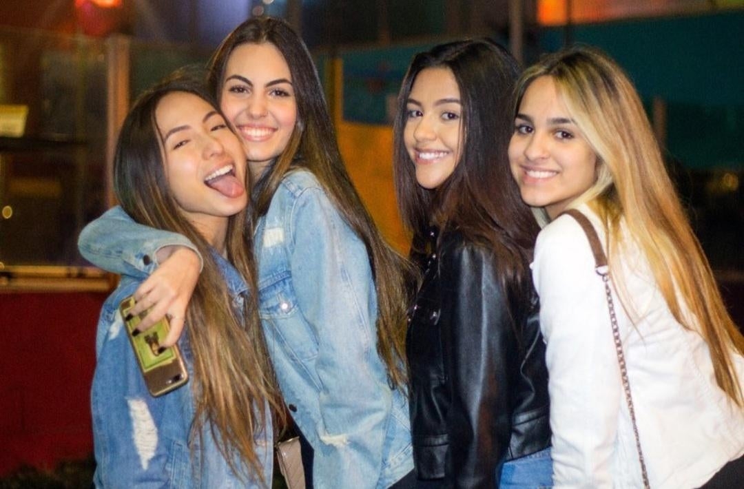 moregirlsbetter6_054