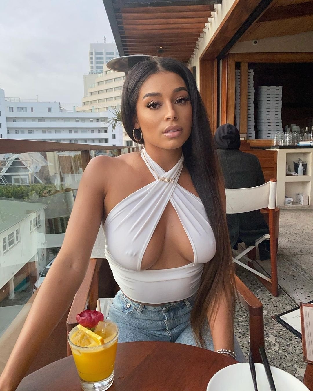 braless32_016