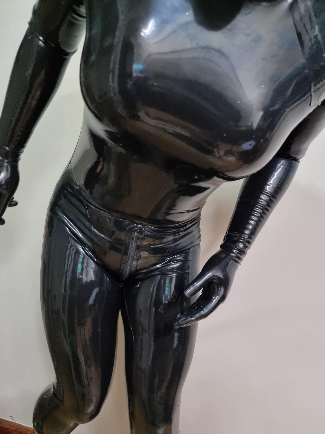 girlsinlatexleather12_063