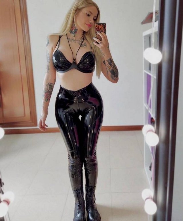 girlsinlatexleather13_035