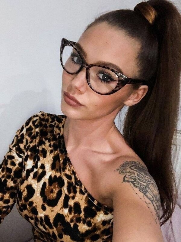 girlswithglasses8_049