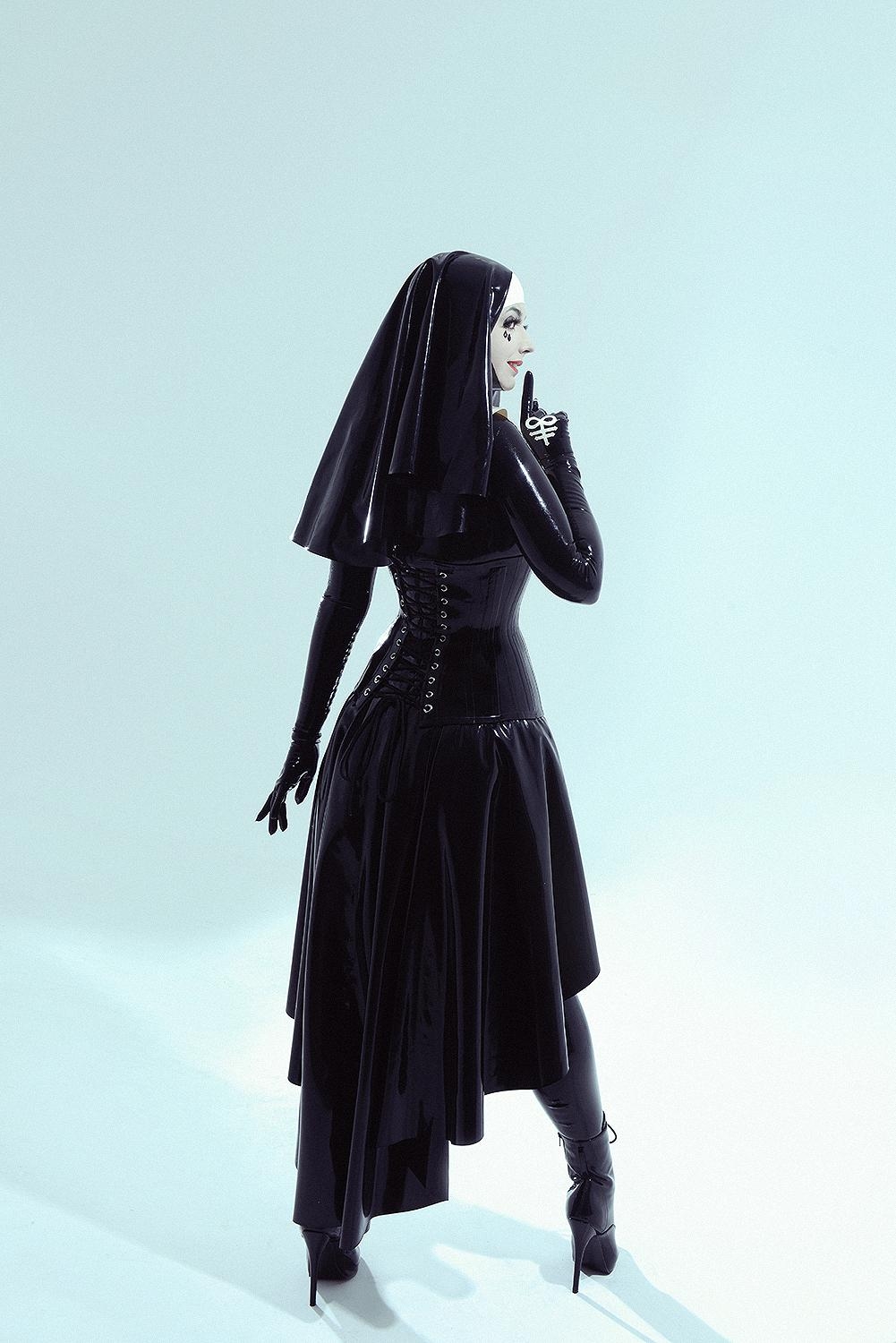 latexcosplay_105