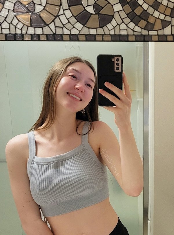 braless35_004