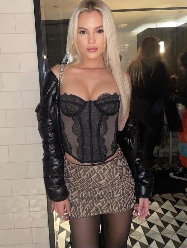 girlsincorsets10_032