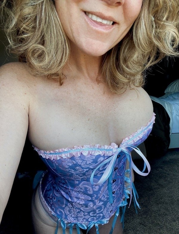 girlsincorsets10_036