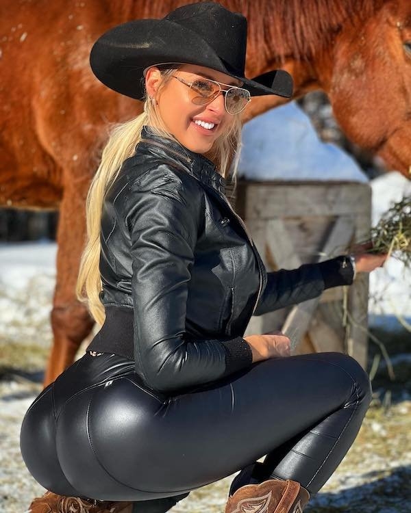 girlsinlatexleather15_020