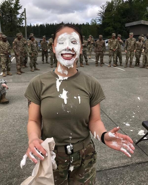 girlsinoutuniform8_016