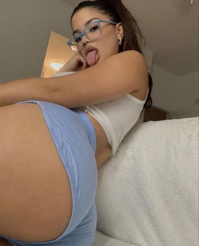 girlswithglasses11_058