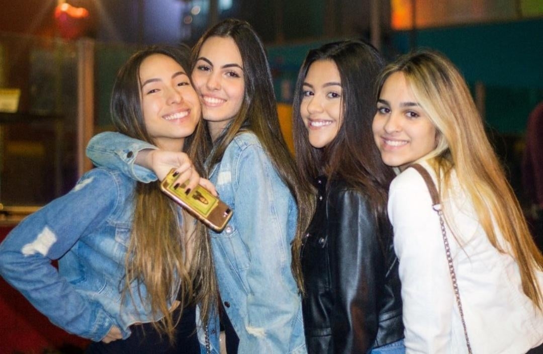 moregirlsbetter8_026