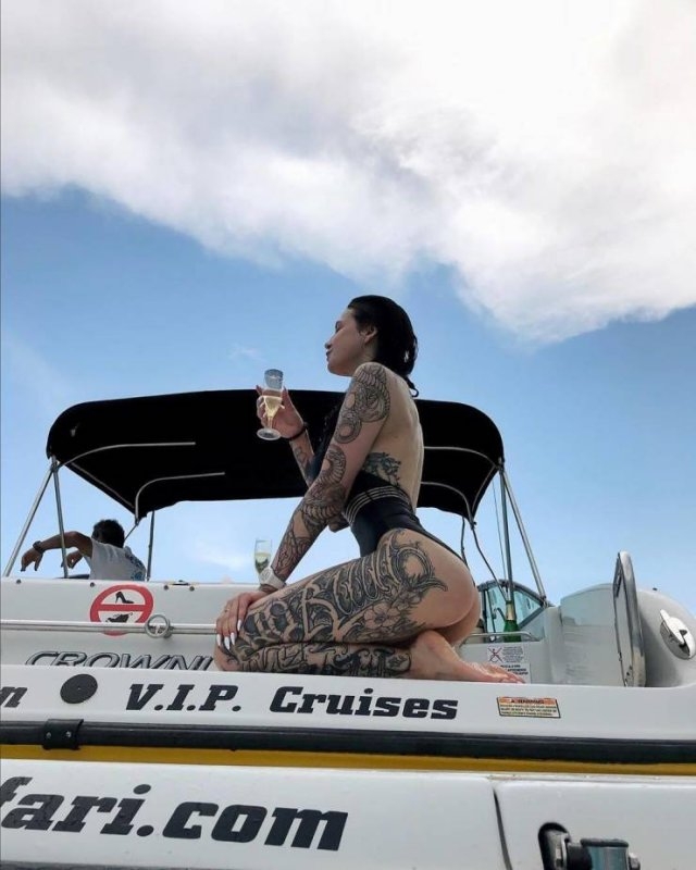 tattoogirls23_027