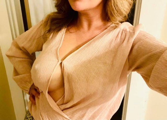 braless40_009