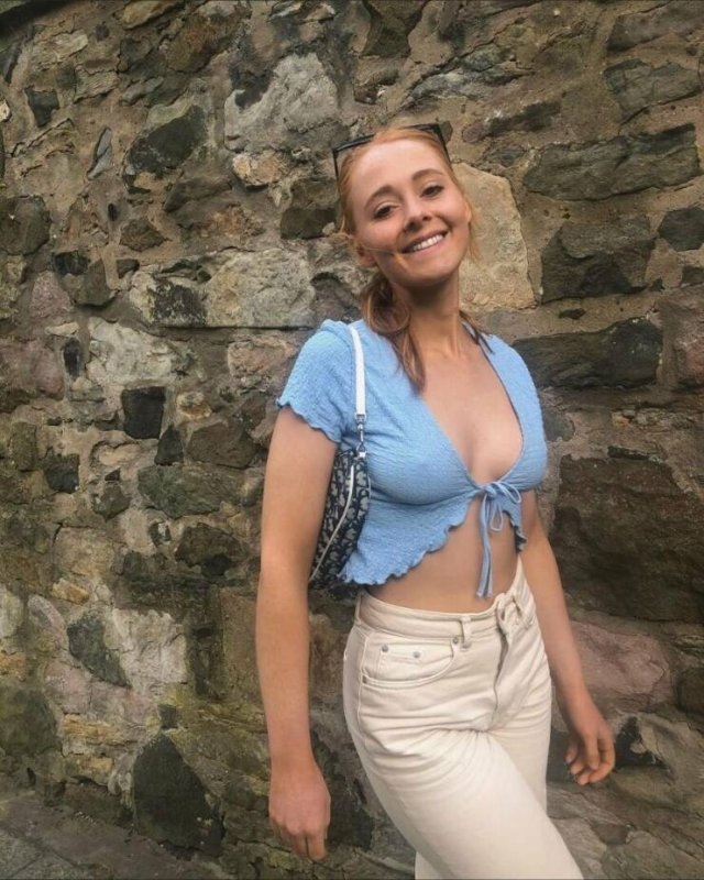 braless40_046
