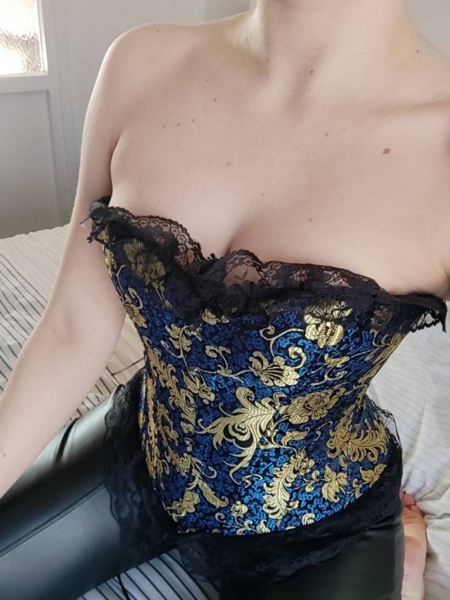 girlsincorsets12_052