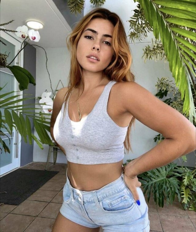 girlsinshorts5_059