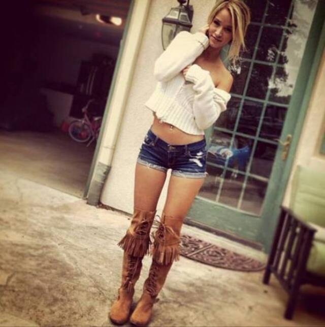 girlsinshorts6_039