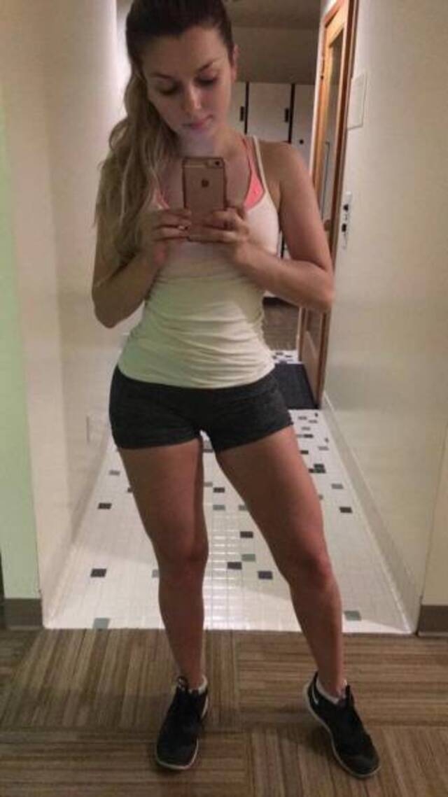 girlsinshorts6_042