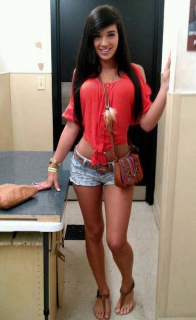 girlsinshorts6_046