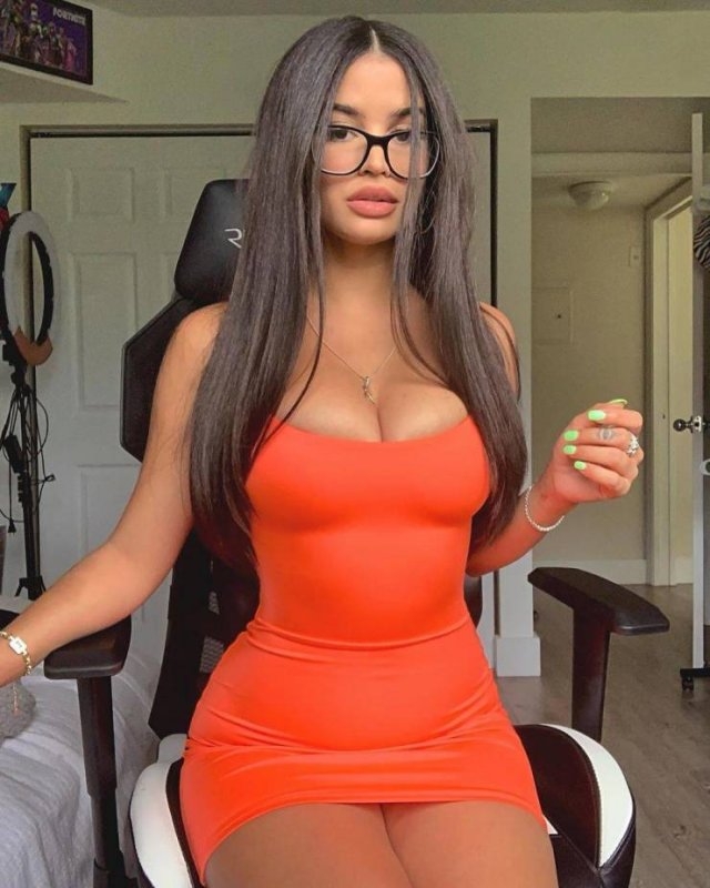 girlswithglasses13_021